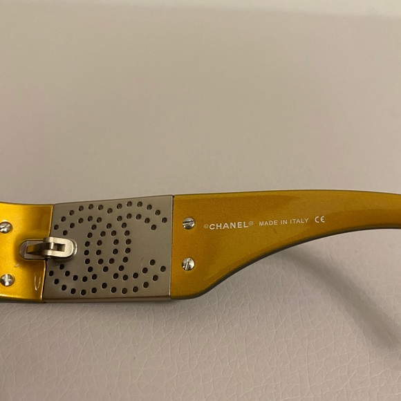 Authentic Chanel sunglasses with cc logo - Picture 7 of 11